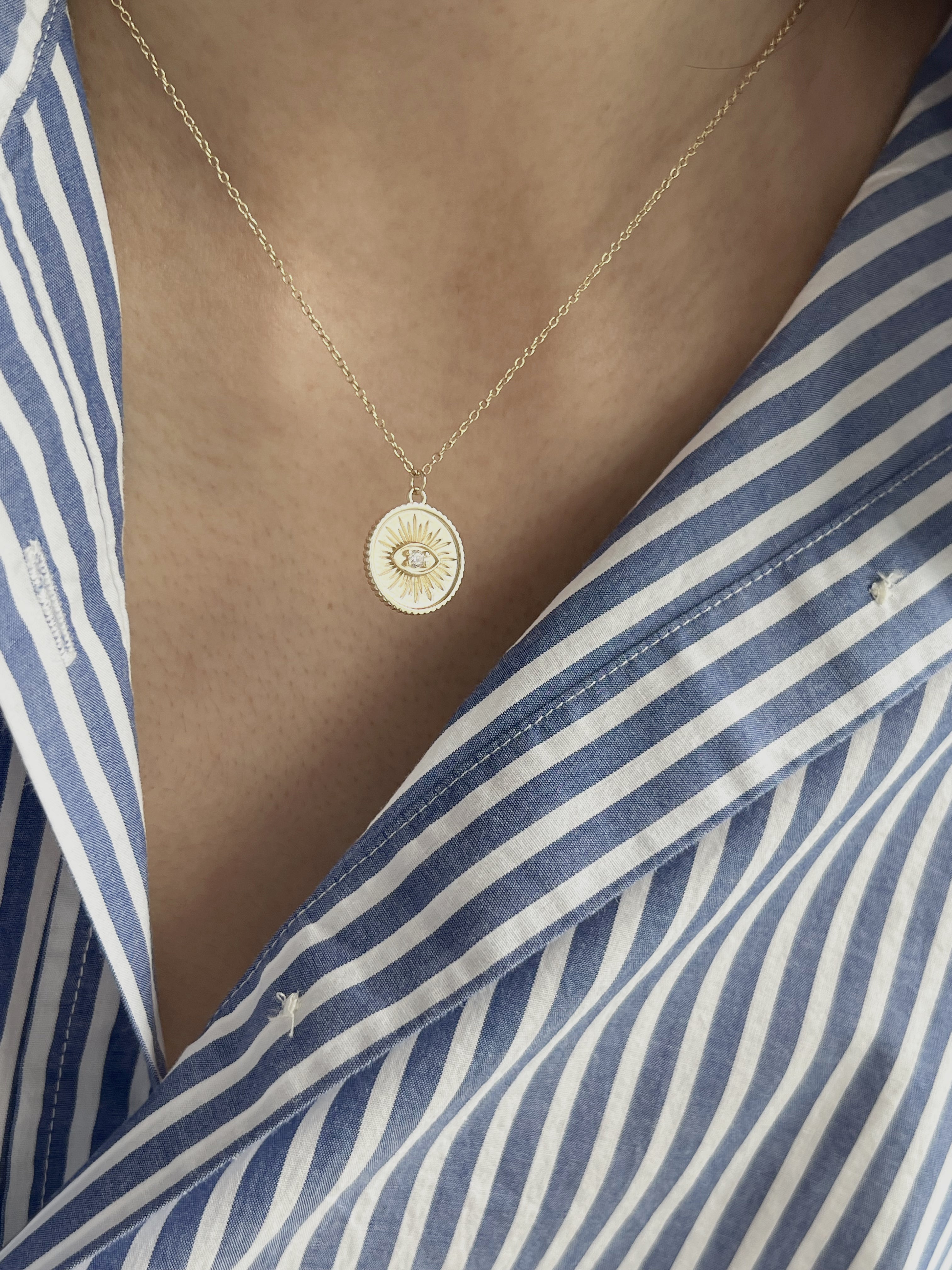Collar de ojo de diamante