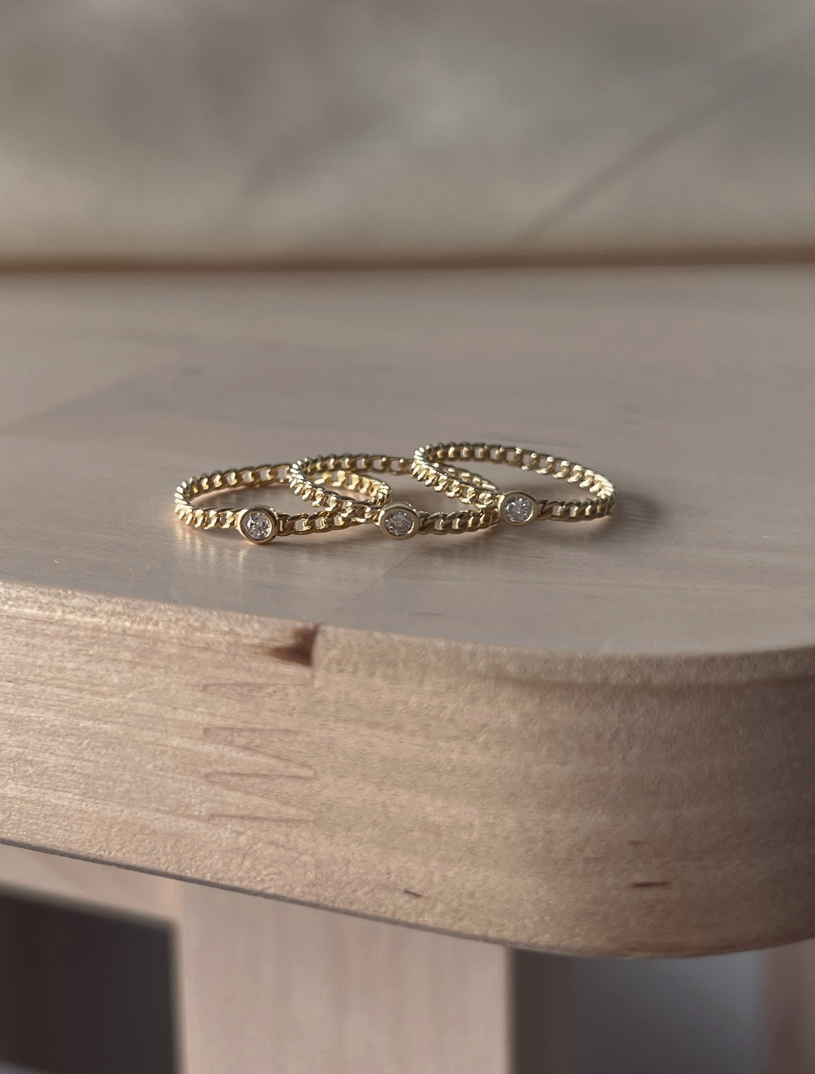 Anillo de cadena delicado