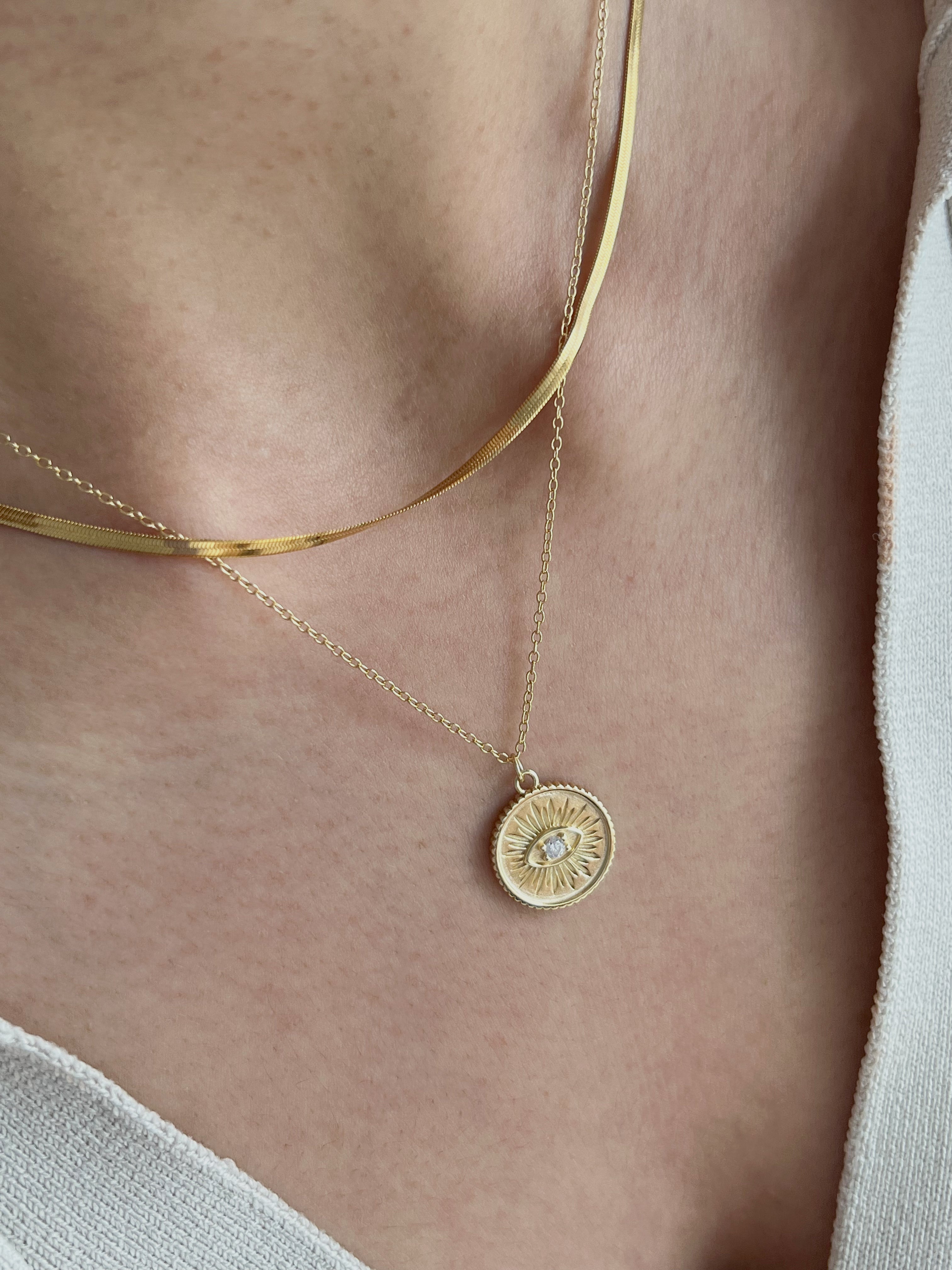 Collar de ojo de diamante