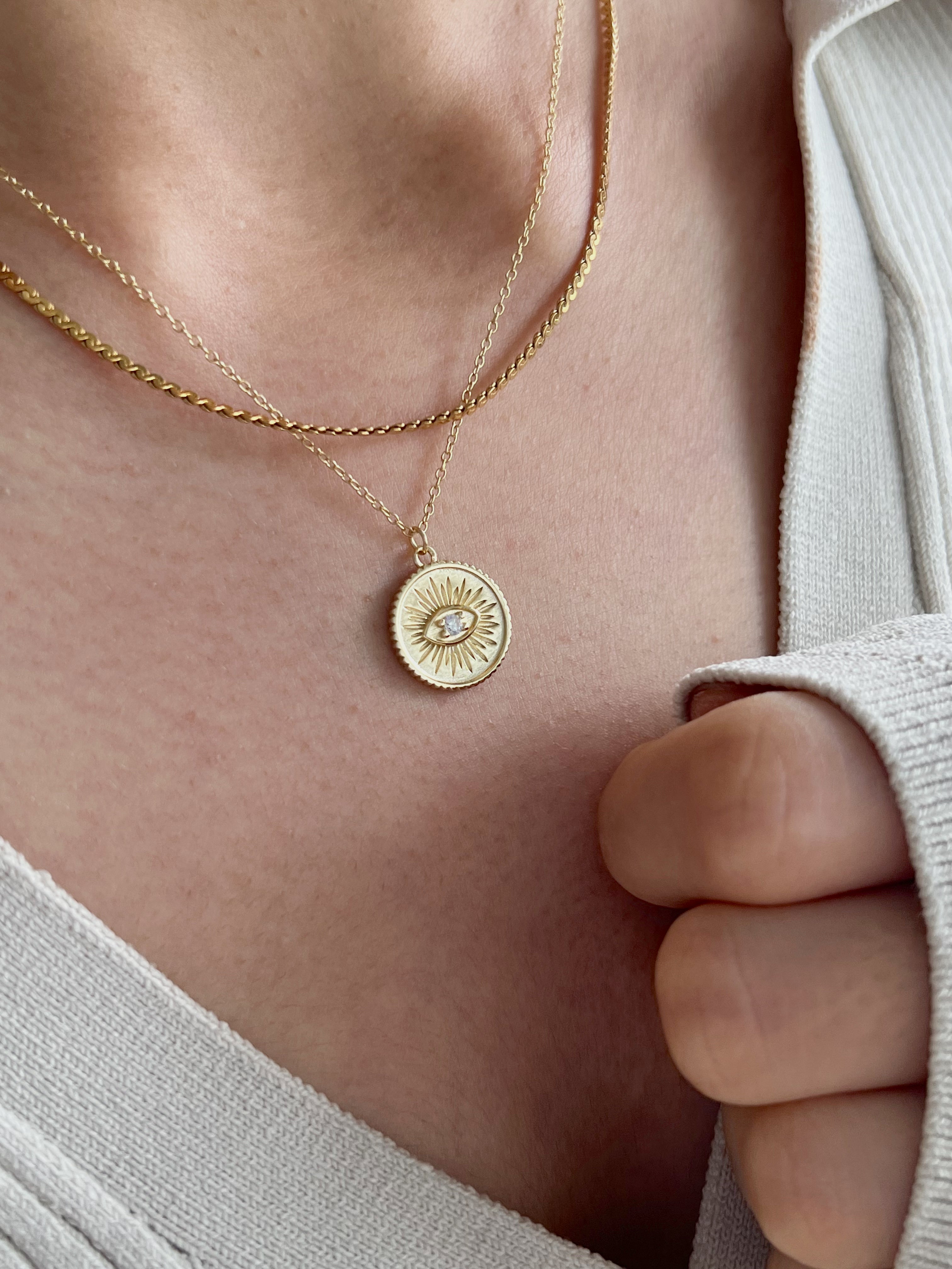 Collar de ojo de diamante