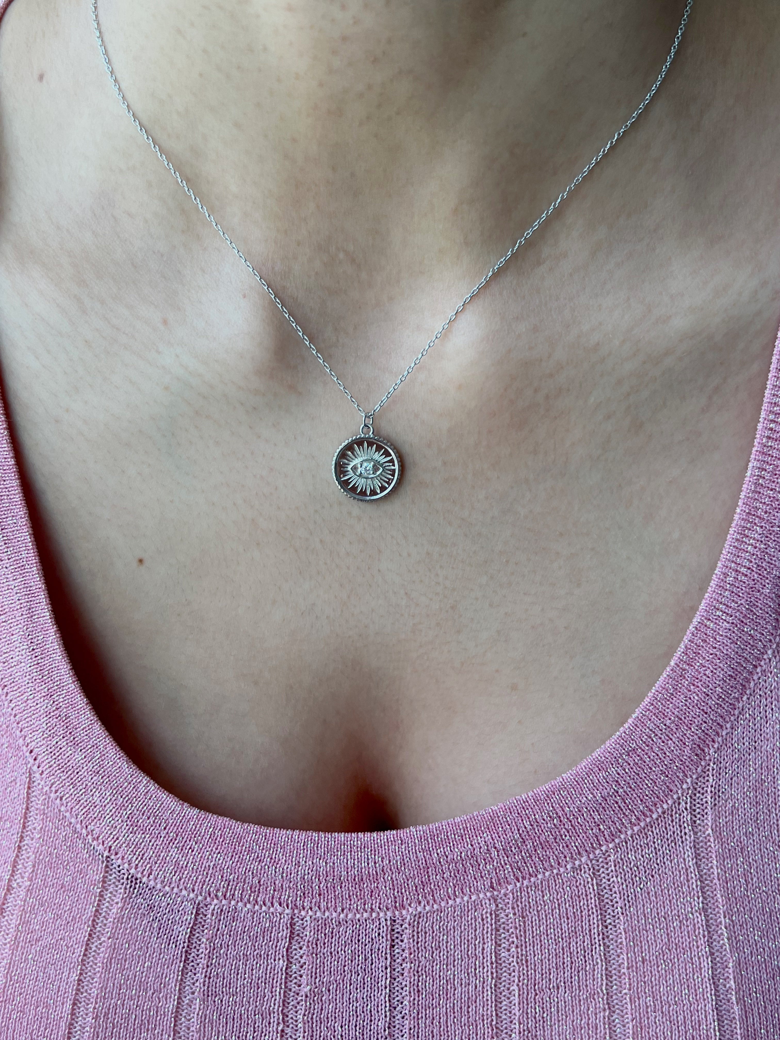 Collar de ojo de diamante