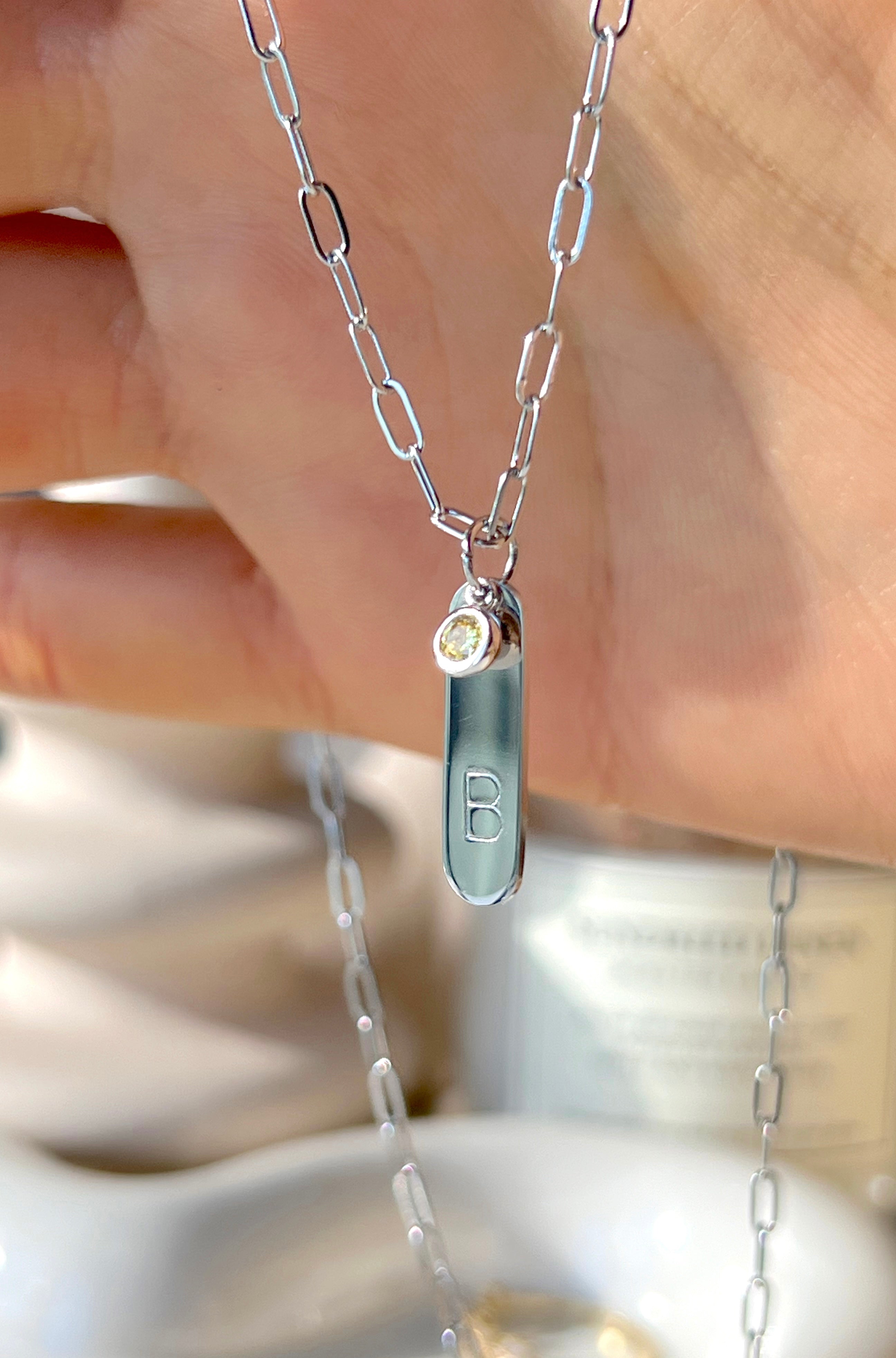 Collar con barra inicial