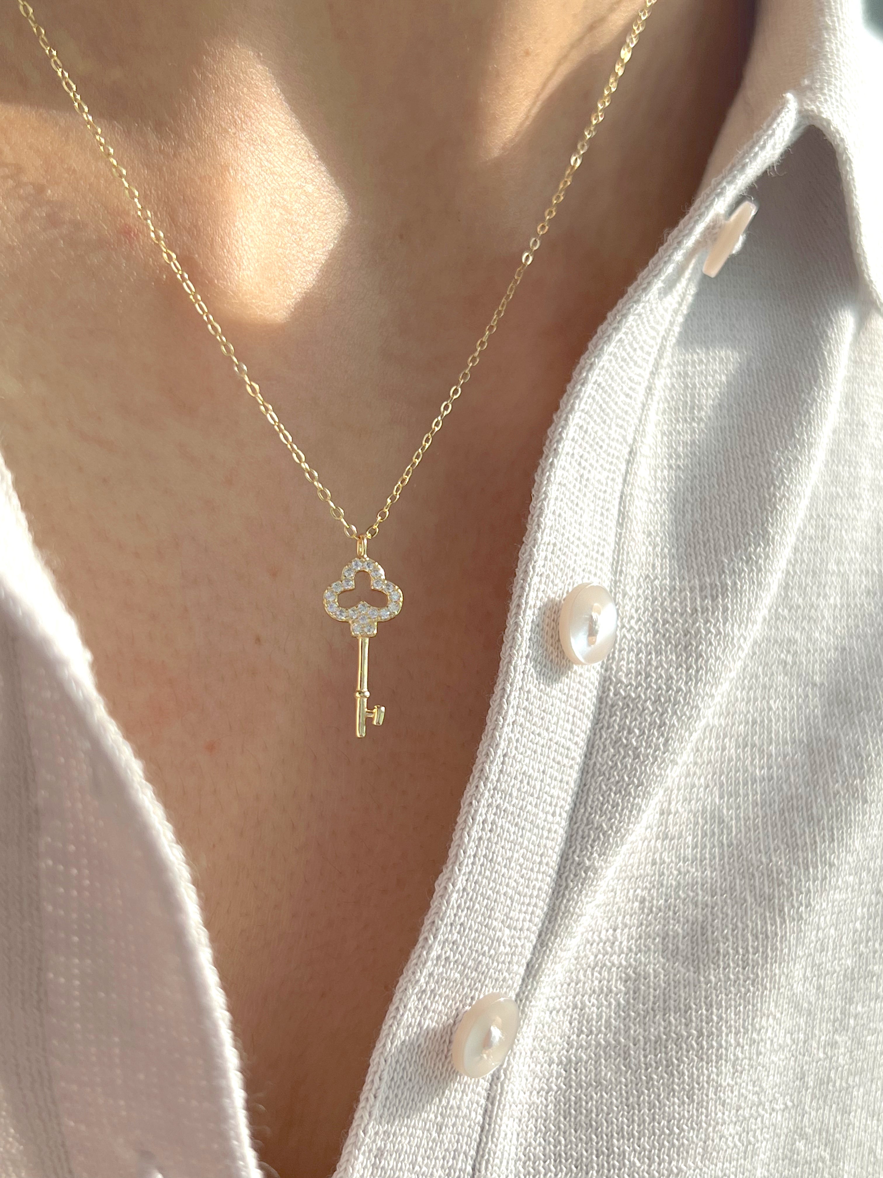 Collar de llave de diamante