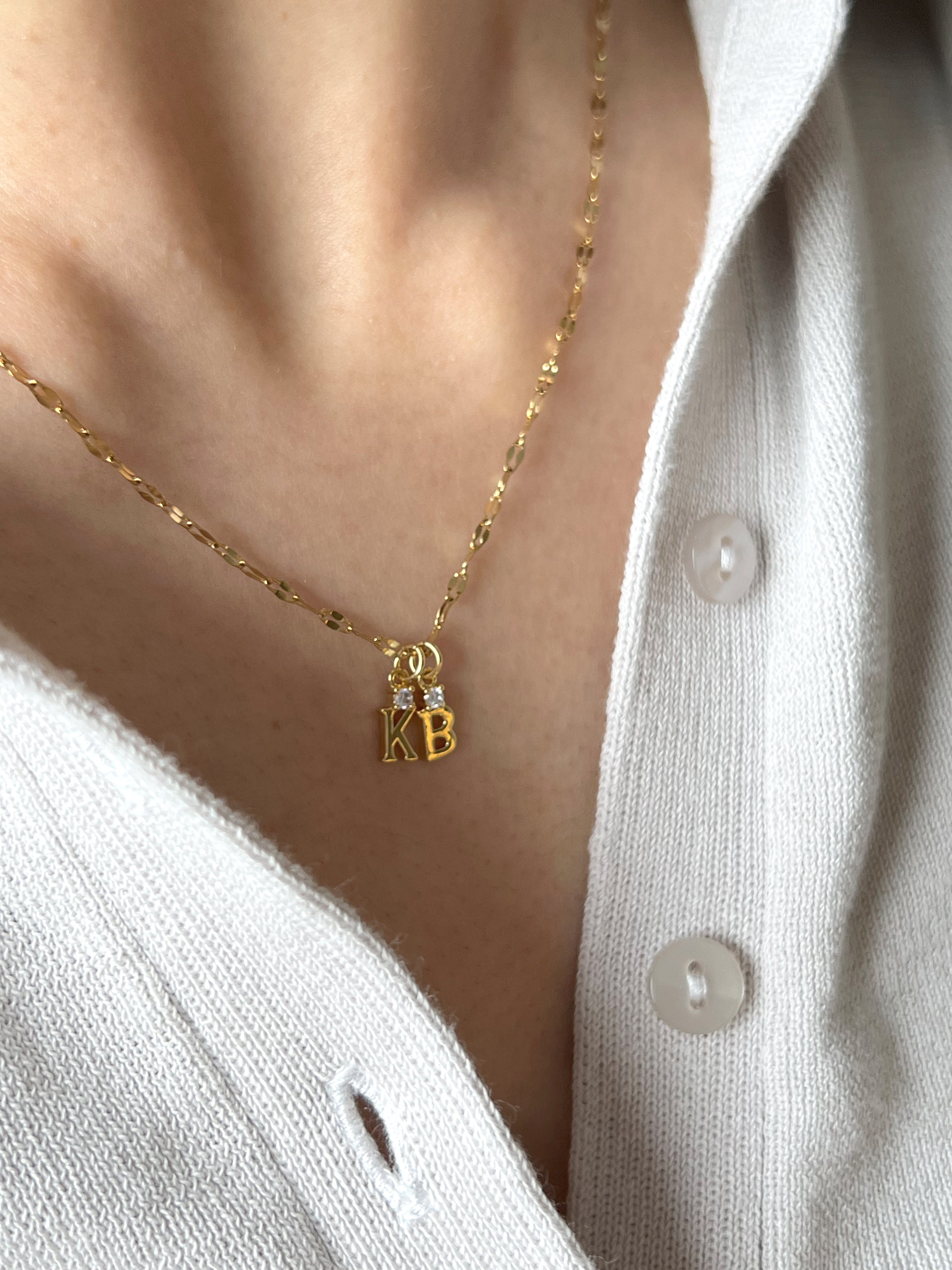 Collar con dije inicial