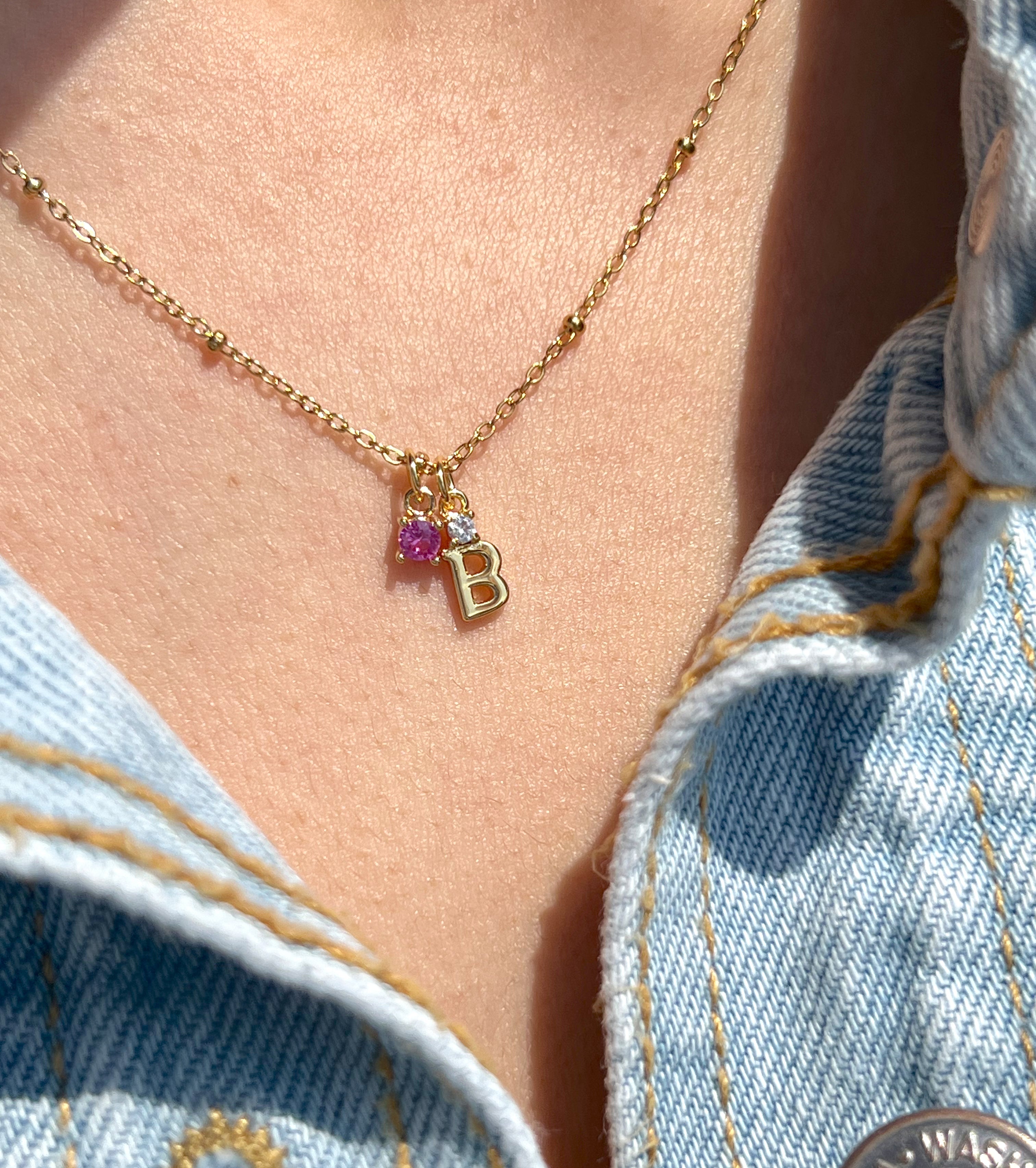 Collar con dije inicial