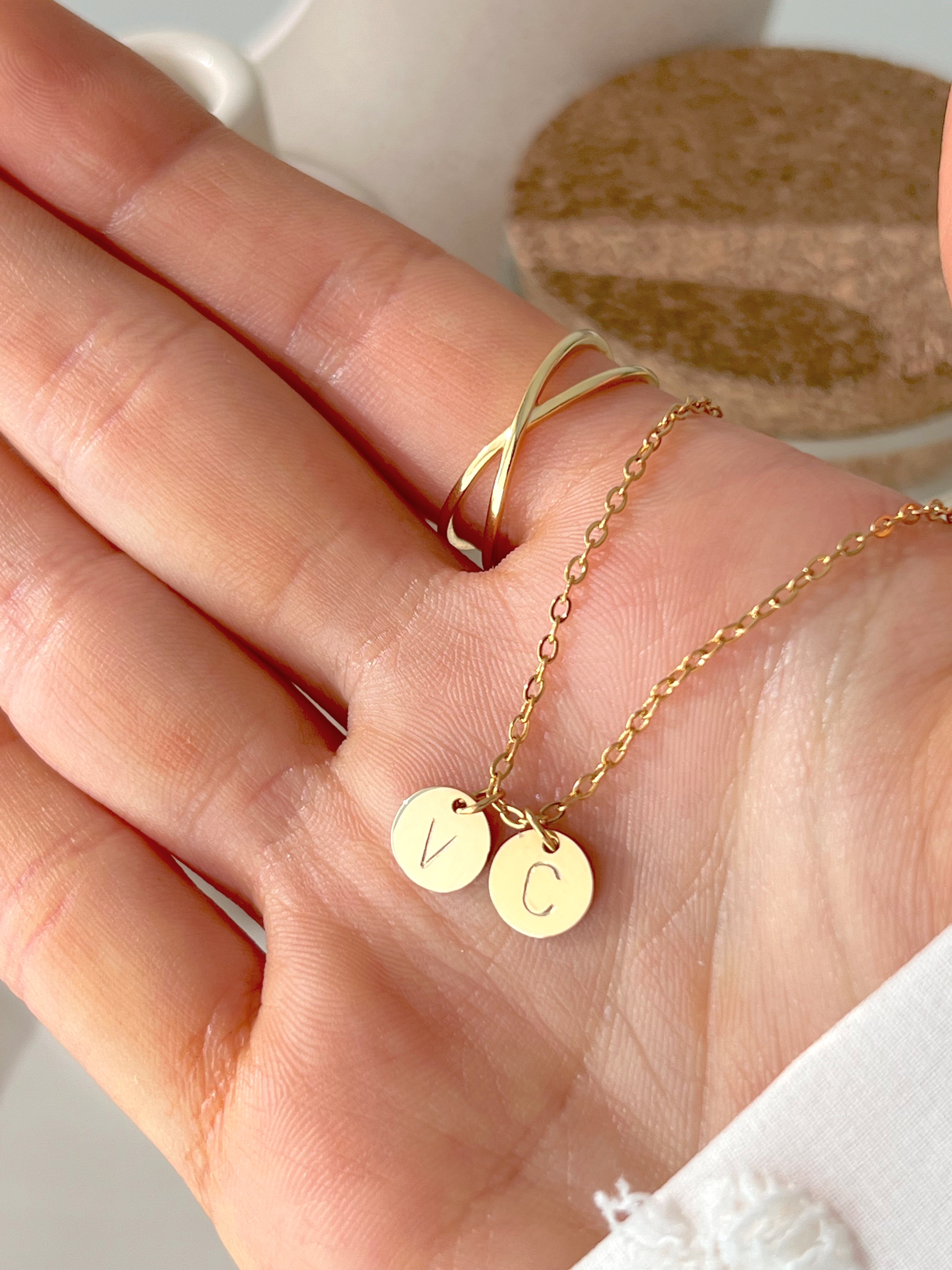 Collar con moneda inicial
