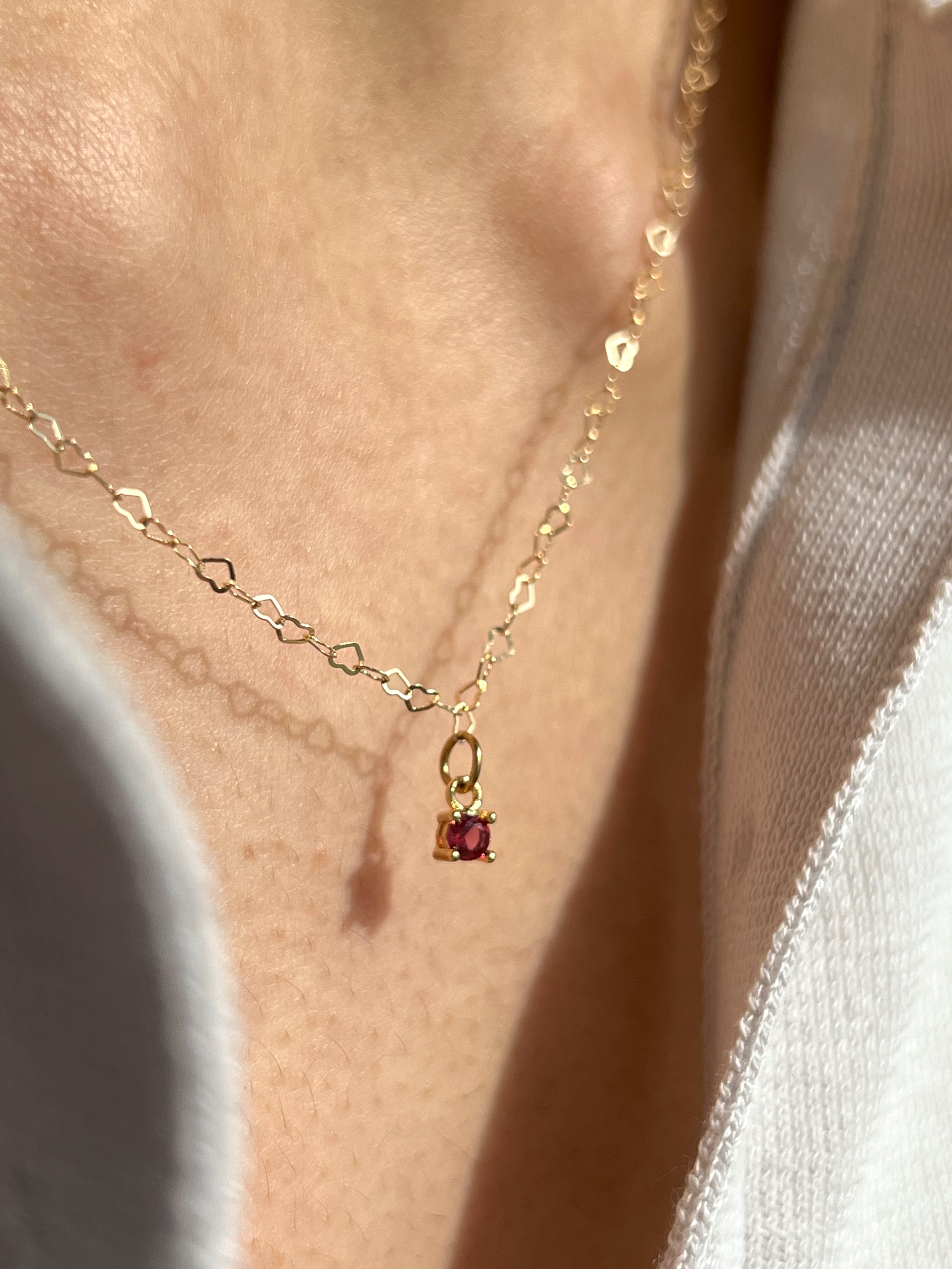 Collar de corazón dorado