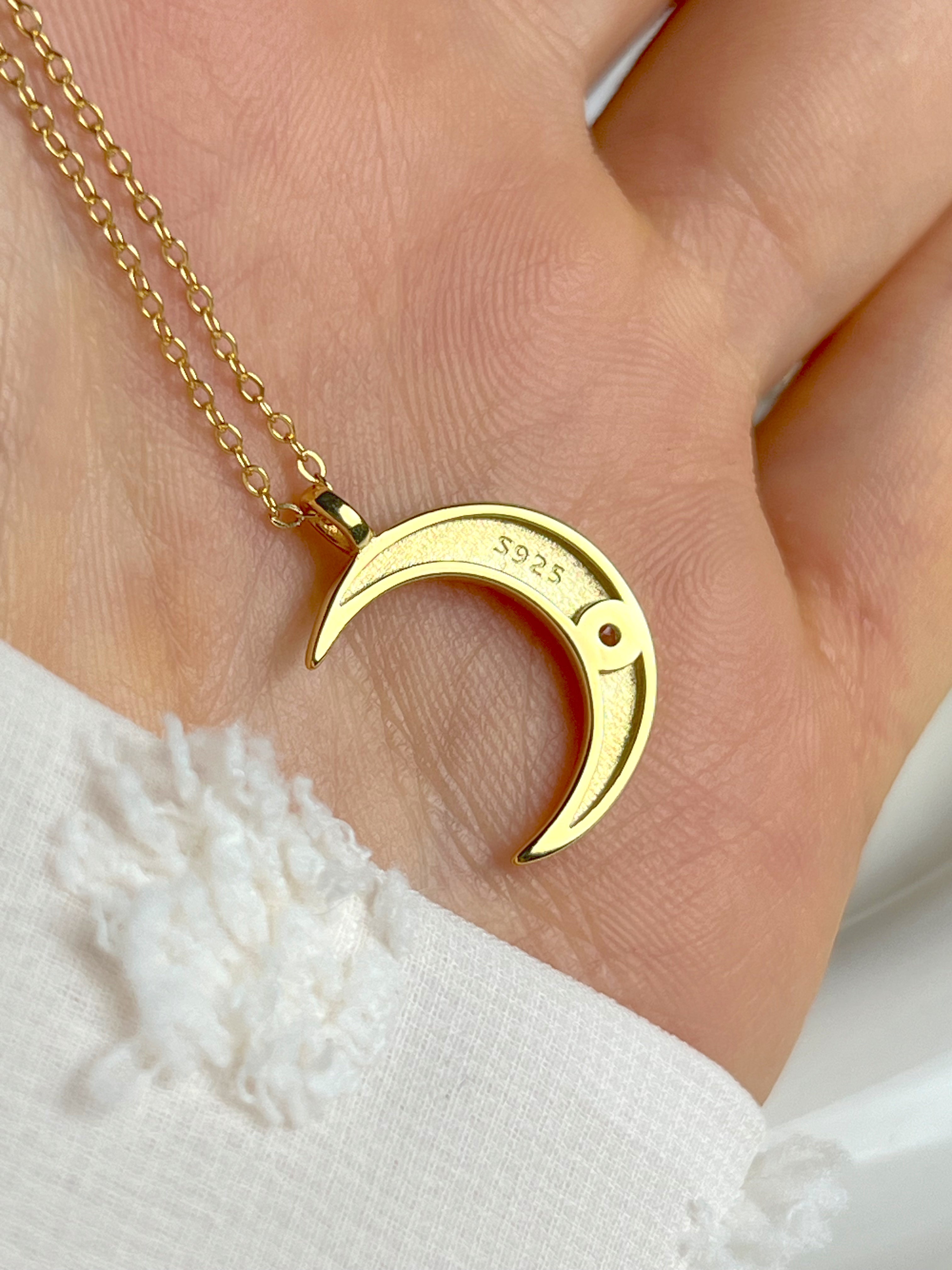 Collar de media luna de diamantes