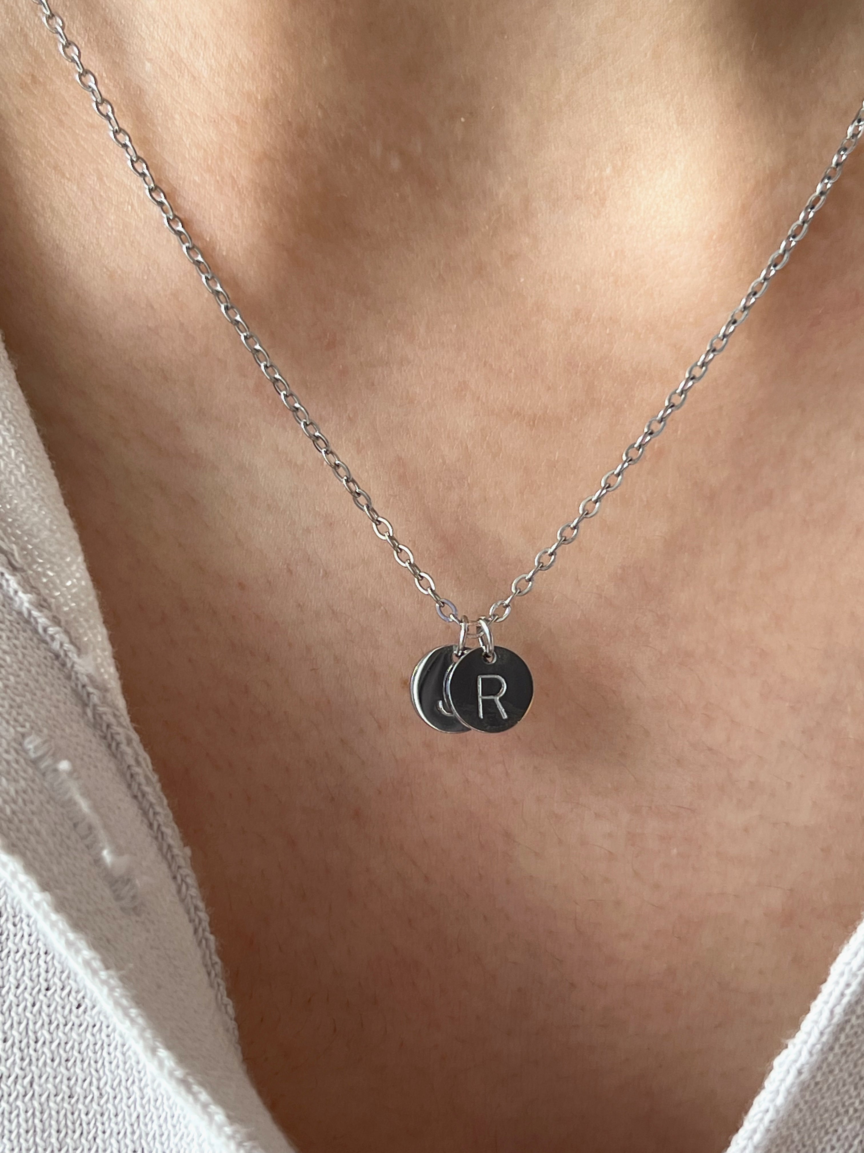 Collar con moneda inicial
