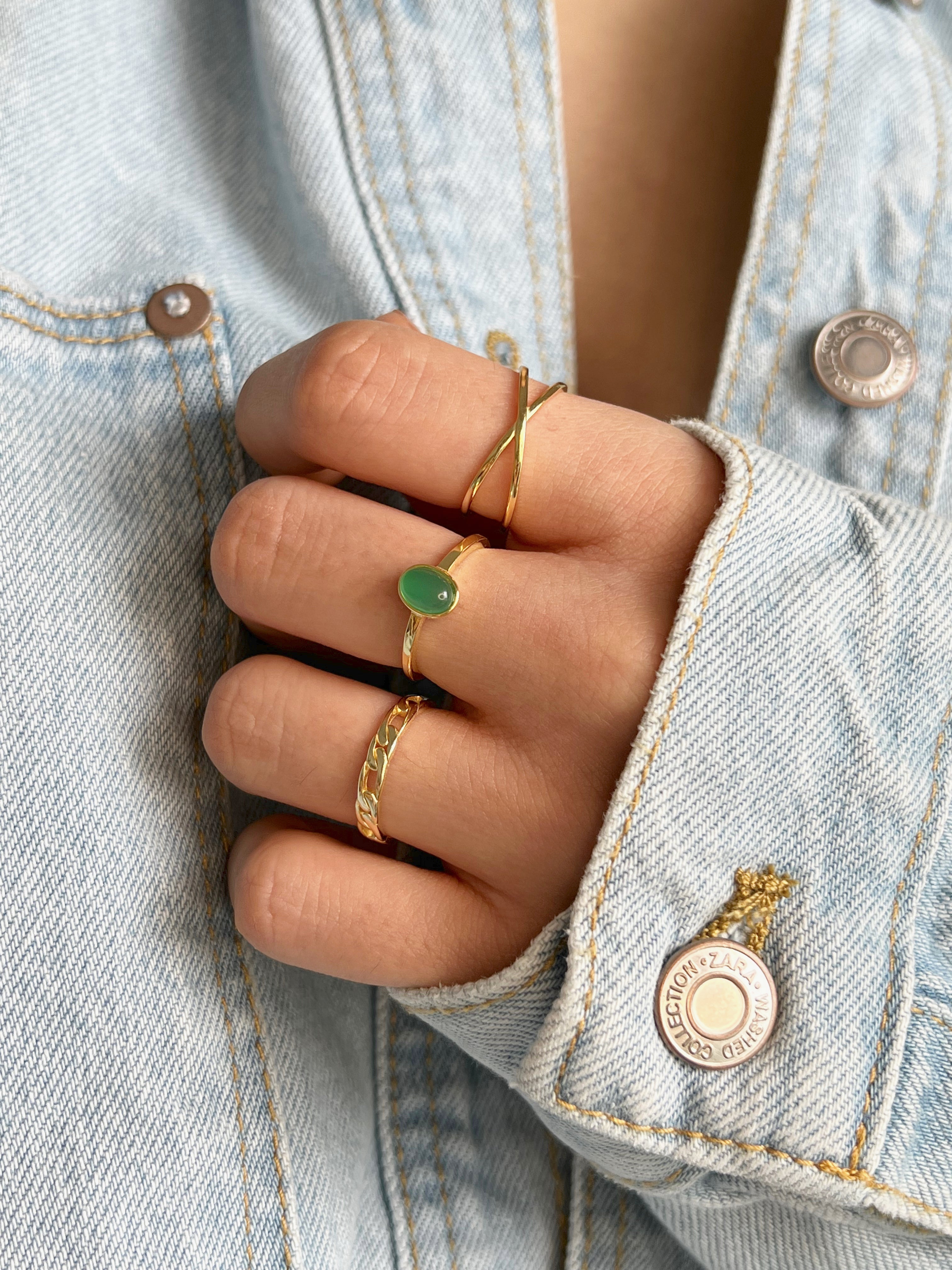 Anillo de jade ovalado