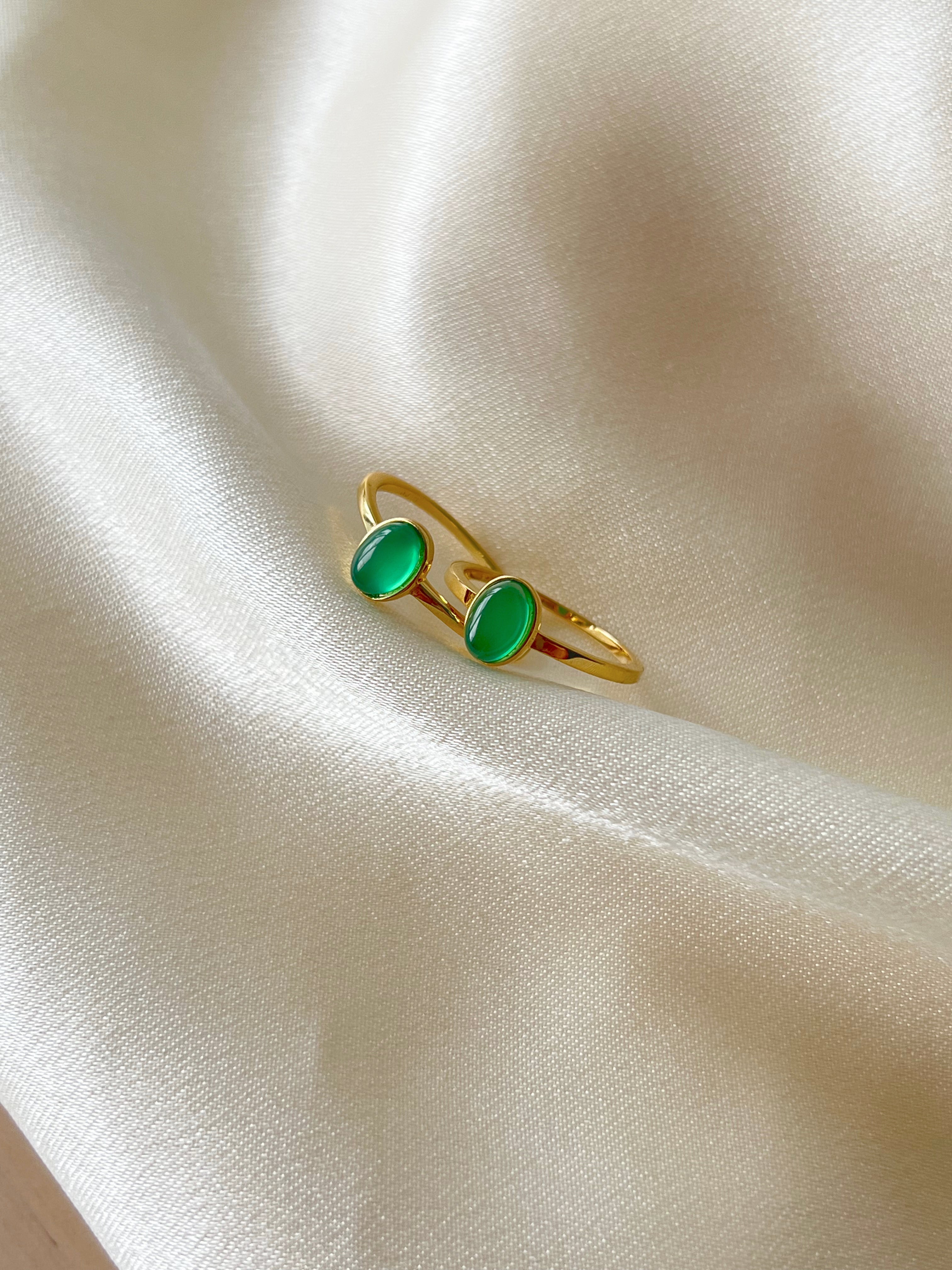 Anillo de jade ovalado