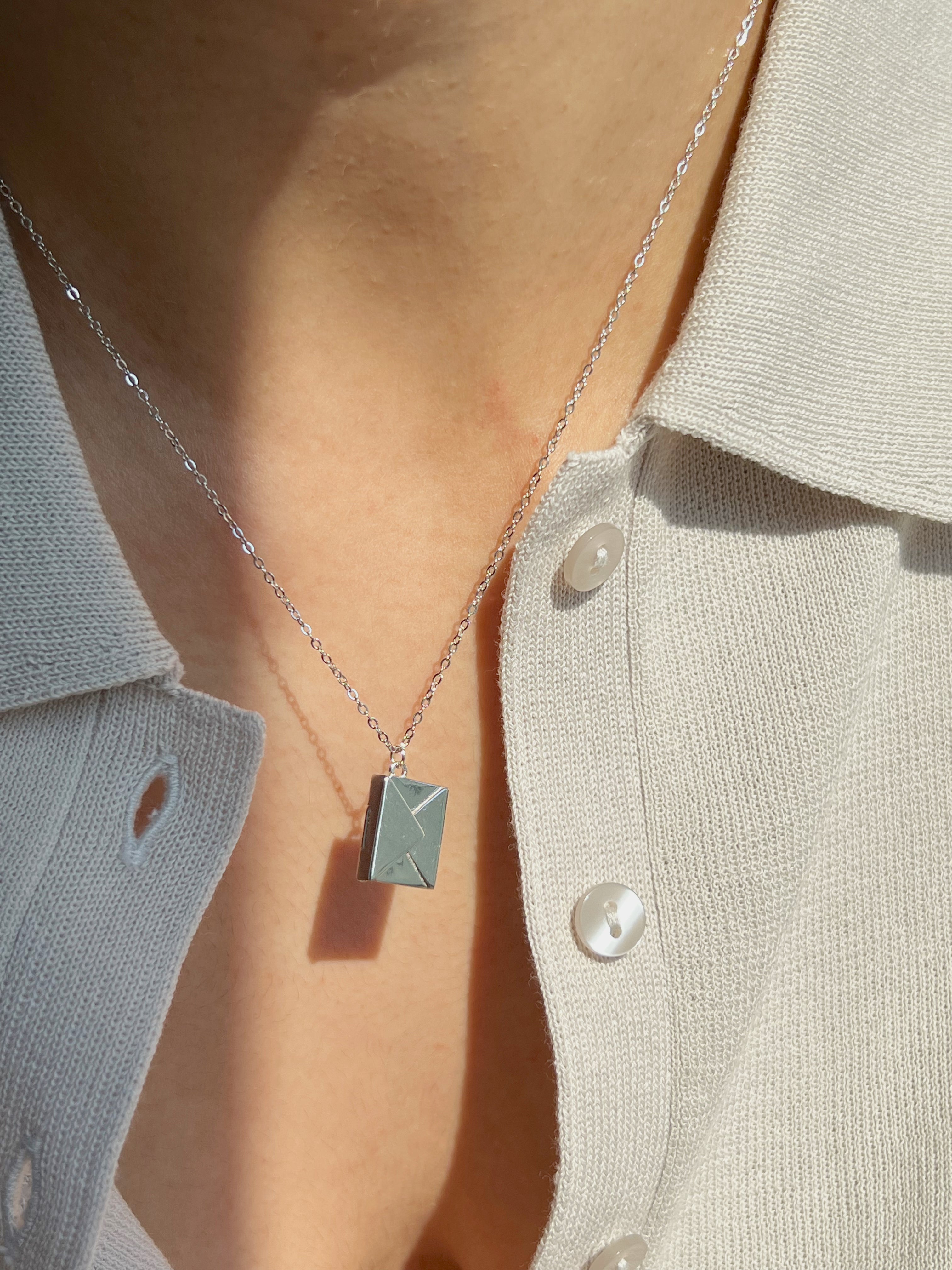 Collar de sobre