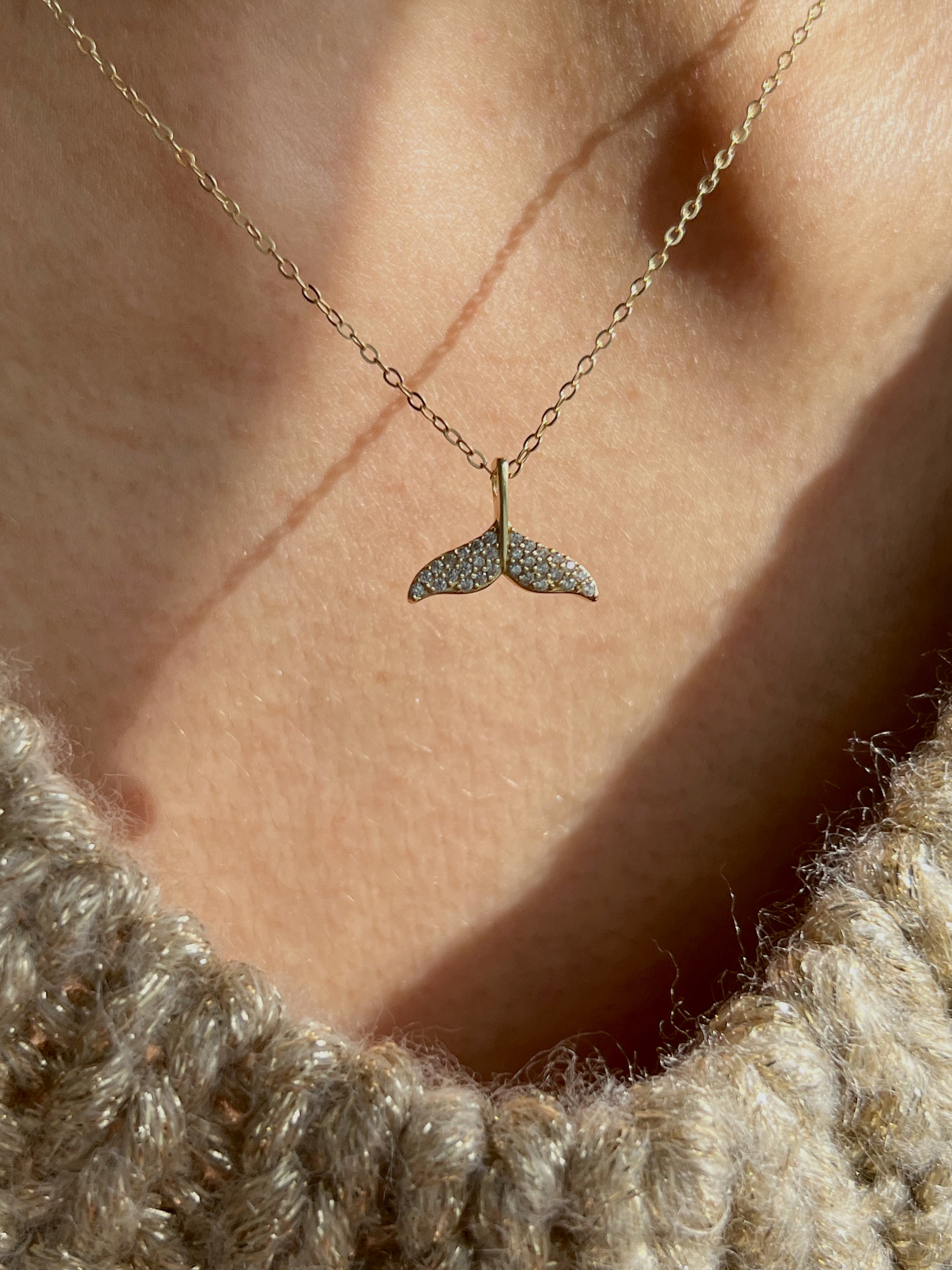 Collar de cola de ballena
