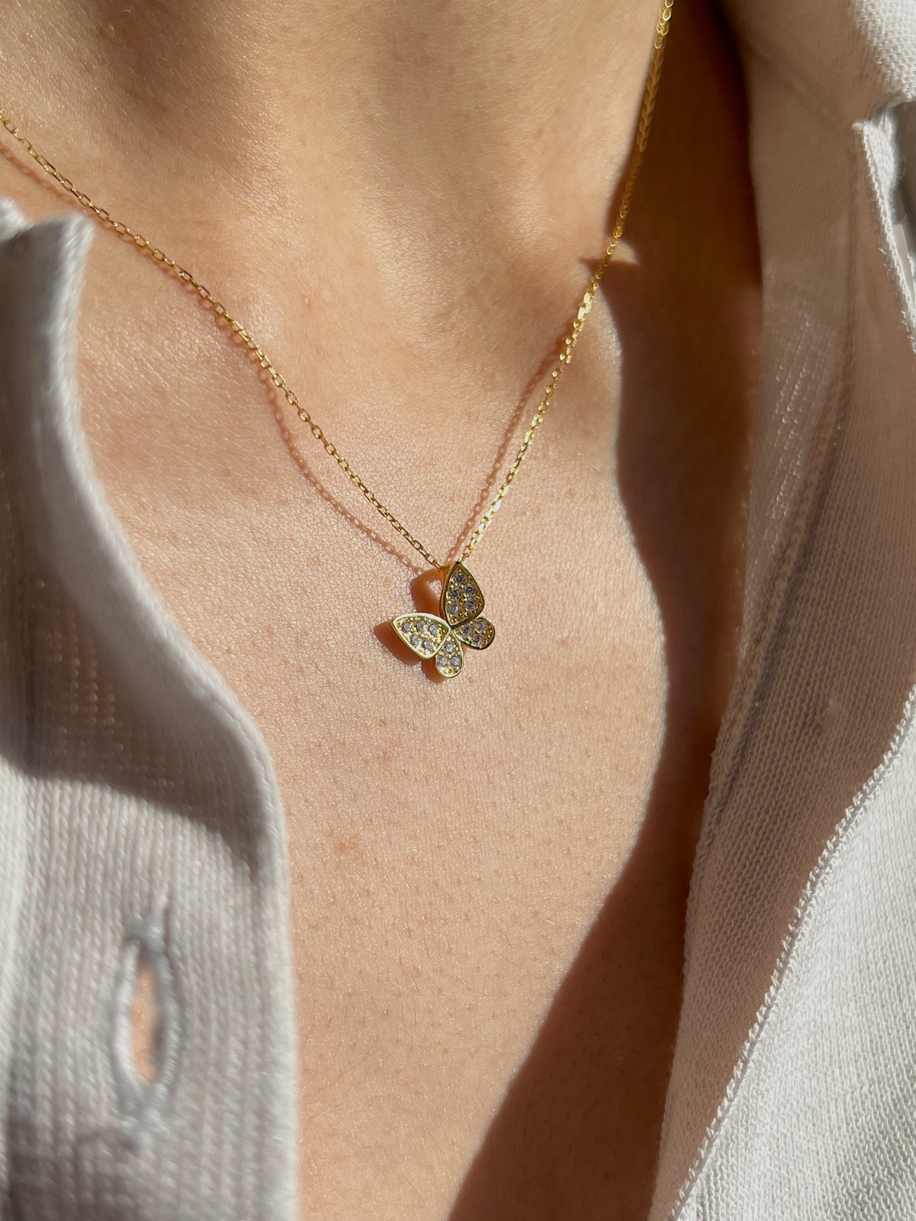 Collar de mariposa
