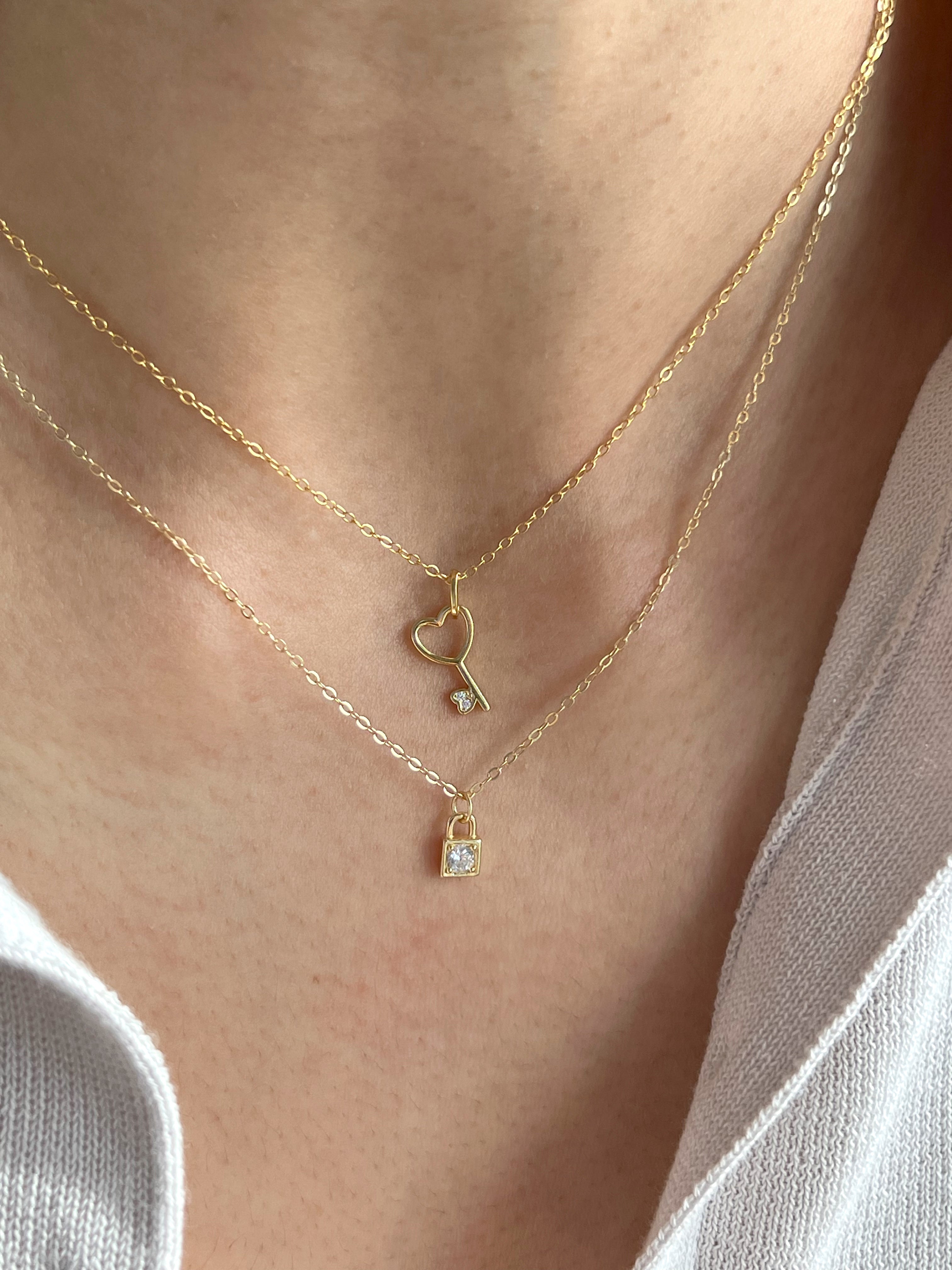 Collar con candado pequeño